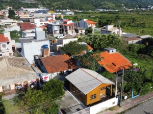 Duas Casas em Terreno, Próximas ao Centro e de Todo o Comércio, Pinguirito | Garopaba - SC