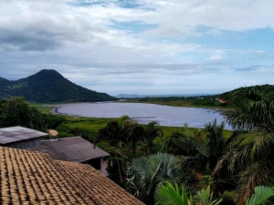 Duas Casas com Deck com Vista para Lagoa e Mar, Costa de Macacu | Garopaba - SC