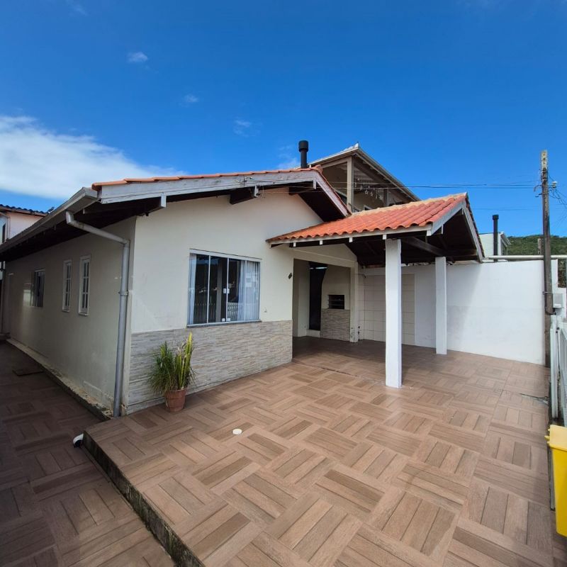 Casa Térrea a 500 m da Praia Central, Centro | Garopaba - SC
