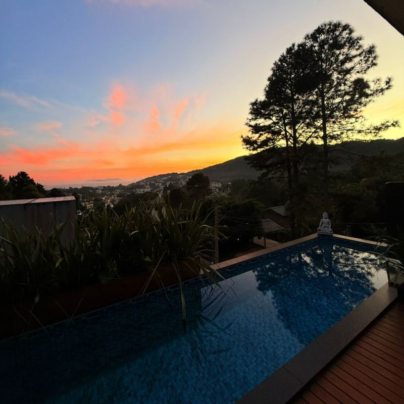 Linda Casa de Alto Padrão com Vista Panorâmica, Entre o Loteamento Panorâmico e a Praia do Silveira, Centro | Garopaba - SC