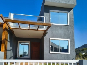 Bela Casa a Poucos Minutos do Centro da Cidade, a 4 km da Praia da Barra, Loteamento Lagoa Encantada, Encantada | Garopaba - SC