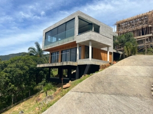 Belíssima Casa de Alto Padrão no Condomínio Villa Balena, na Praia do Siriú, Siriú | Garopaba - SC