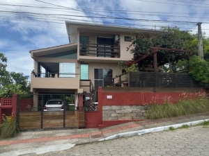 Linda Casa Localizada no Loteamento Village, Ambrósio | Garopaba - SC
