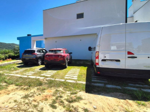 Sobrado a Poucos Minutos do Centro da Cidade, Ambrósio | Garopaba - SC