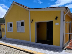 Casa a 100 m da Praia, Localizada no Centro Histórico, Centro | Garopaba - SC
