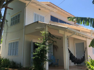 Bela Casa com Vista p/ Mar, em Meio à Natureza, a Poucos Minutos do Centro da Cidade, Ambrósio | Garopaba - SC