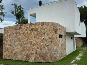 Bela Casa a 1 km da Praia da Barra e a Poucos Minutos do Centro da Cidade, Encantada | Garopaba - SC