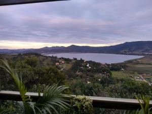 Casa com Vista p/ Lagoa, em Meio à Natureza, a Poucos Minutos do Centro da Cidade, Ferrugem | Garopaba - SC