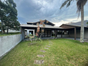 Bela Casa a 1 km da Praia, Loteamento Panorâmico, Centro | Garopaba - SC