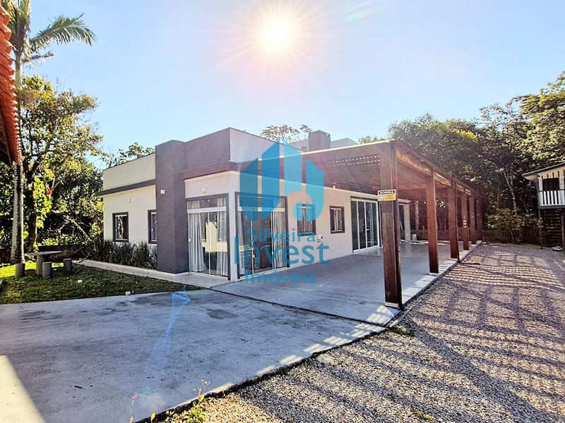 Bela Casa Ampla e Completa, a Poucos Minutos da Praia da Barra e do Centro da Cidade, Encatada | Garopaba - SC