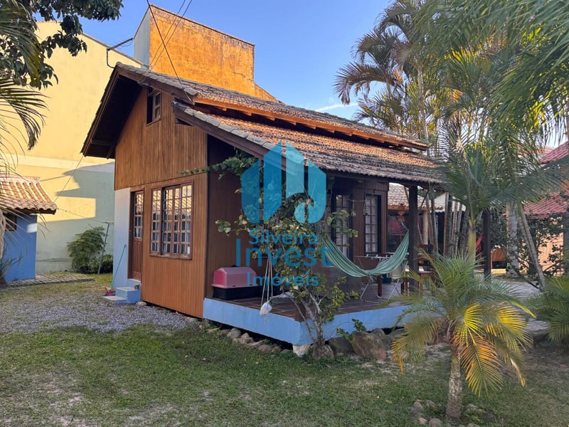 Bela Cabana Localizada no Centrinho da Praia da Ferrugem, a 60 m da Praia, Ferrugem | Garopaba - SC