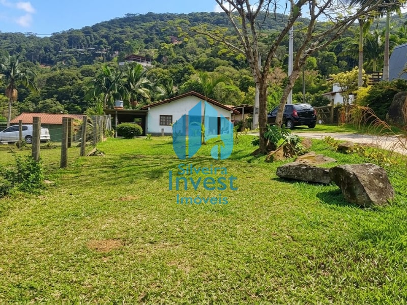 Bela Casa em Meio à Natureza, a Poucos Metros da Cachoeira e com Vista p/ Pedra Branca, Encantada | Garopaba - SC